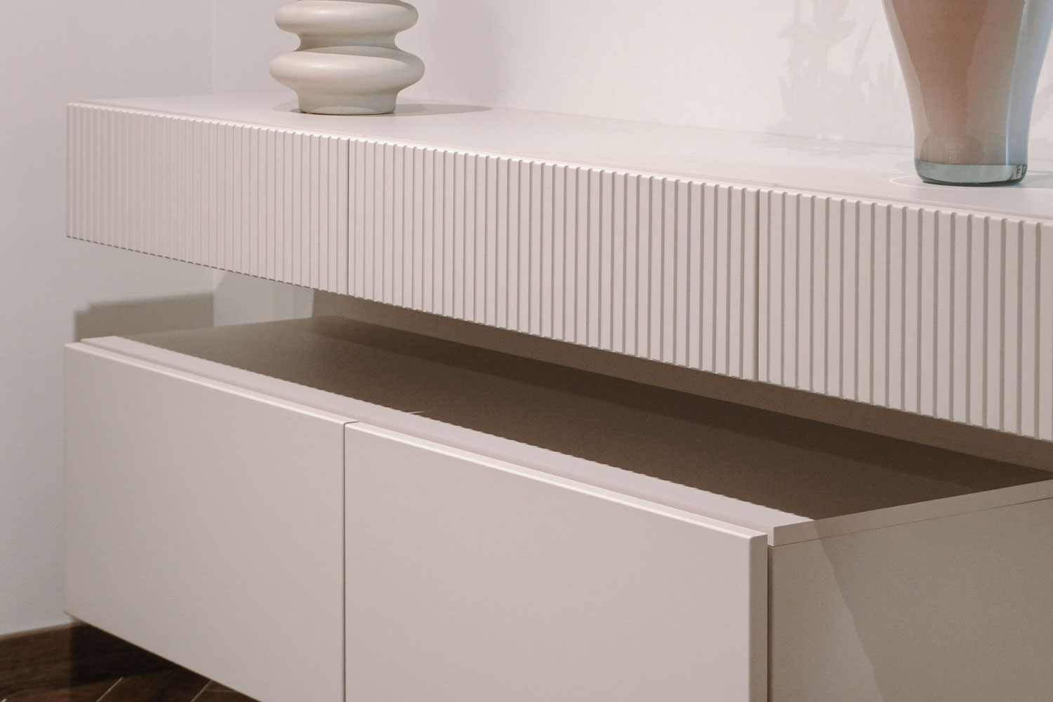 Тумбы - изображение №6 "Навесная тумба Дольче с выдвижными ящиками"  на www.Angstrem-mebel.ru